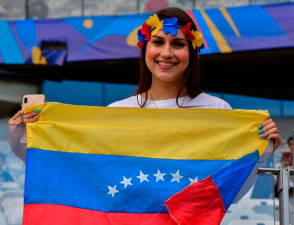 Los fanáticos de Bolivia y Venezuela llegaron al Estadio Mineirao de Belo Horizonte con la ilusión de obtener el cupo a los Cuartos de Final de la Copa América.