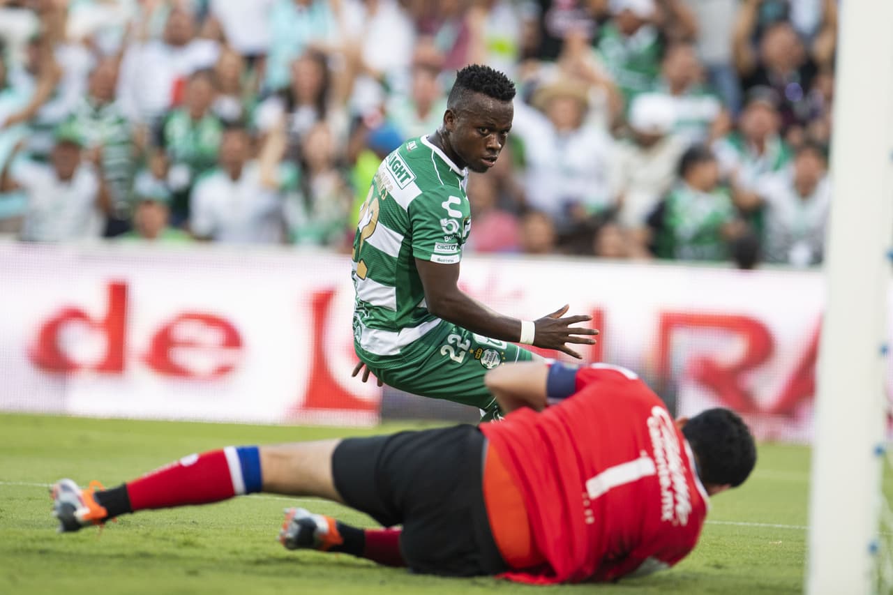 Quiñones dio el salto internacional a Santos Laguna, replicando con 22 años la historia de Darwin Quintero cuando llegó de esa edad a ese club. Deiner quiere repetir y mejorar ese caso de éxito.