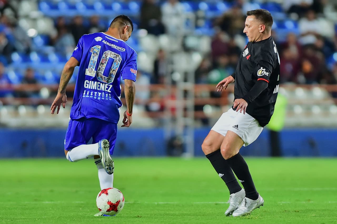 Emoción, goles, amigos, exfutbolistas, jugadores en activo y lágrimas, así se desarrolló la despedida del argentino nacionalizado mexicano.