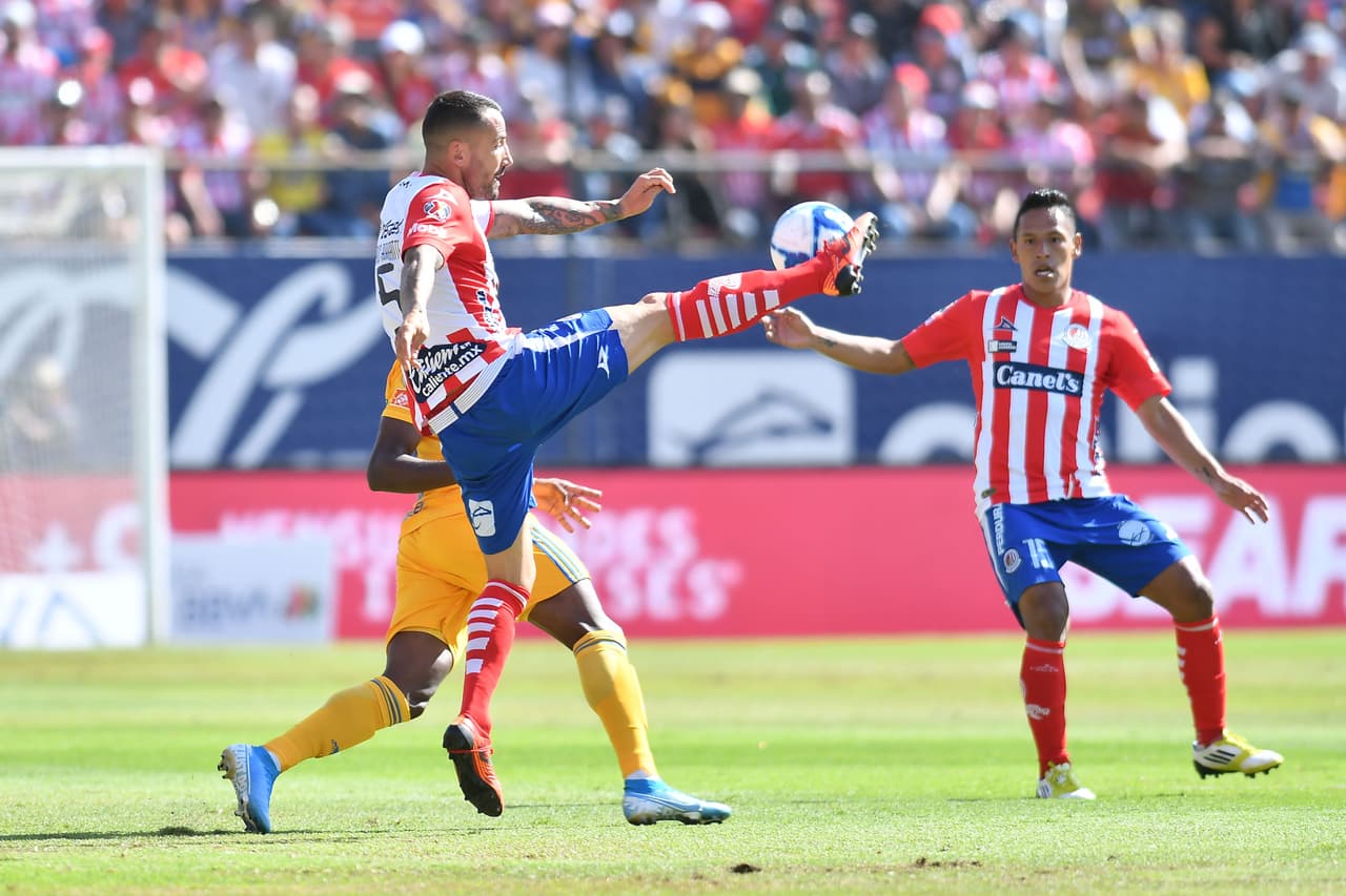 En la segunda mitad ambos equipos mejoraron ya que hilaban una mayor cantidad de pases en la zona de ataque.