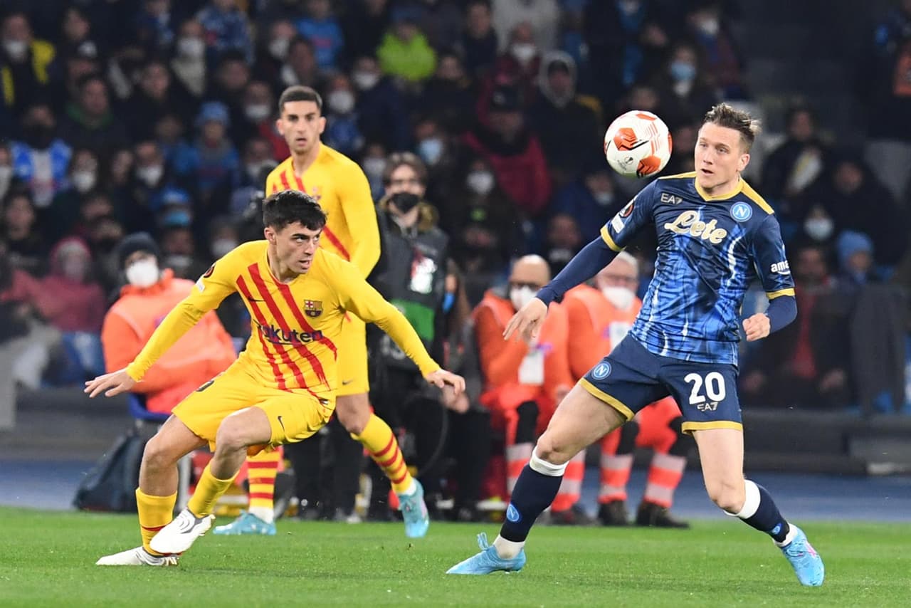 Barcelona se lleva el triunfo del Napoli con marcador globar 3-5 y también el boleto a Octavos de Final en la Europa League. Jordi Alba, Frenkie de Jong, Gerard Piqué y Aubameyang le dieron el triunfo a los cules, mientras que Insigne y Politano anotaron a favor de los locales.