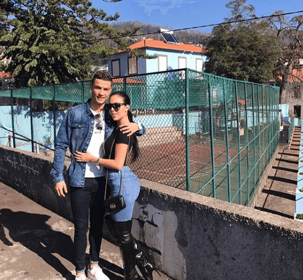 Desde antes se ha dicho que las dos mujeres han llegado a estar tan distanciadas que en el estadio Santiago Bernabéu habrían visto varios partidos en diferentes palcos.