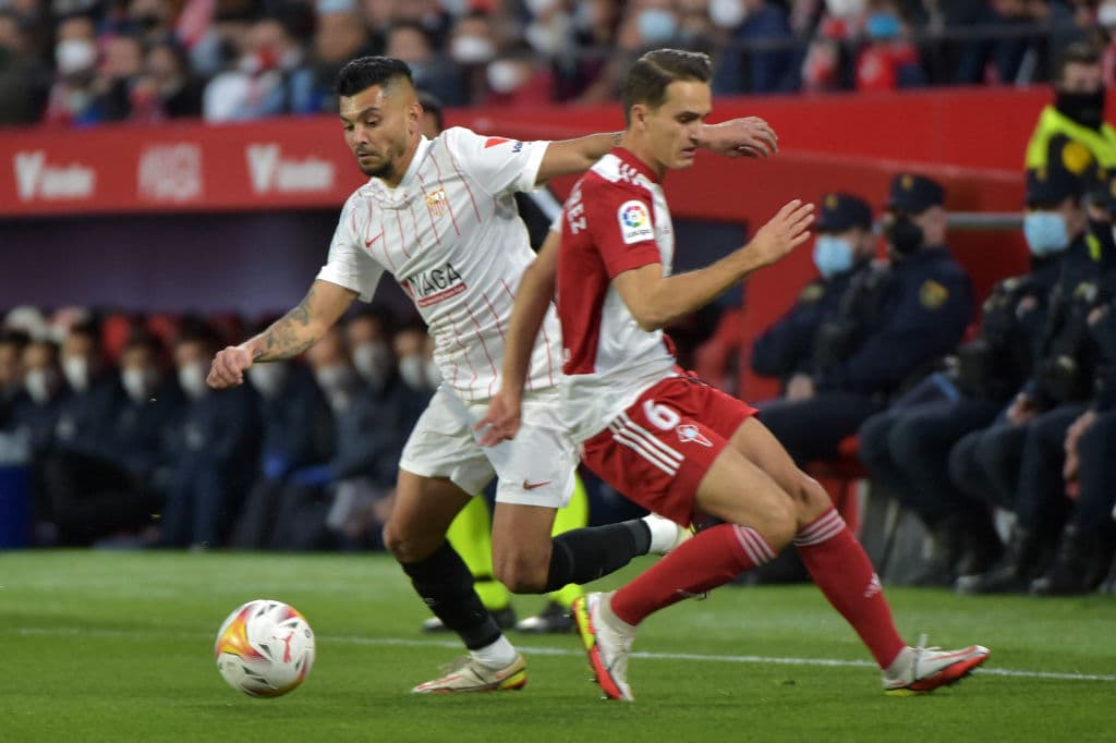 Los locales lograron conectar en el segundo tiempo para recuperar la desventaja de 0-2 para terminar empatando 2-2, Sevilla logró recatar el empate, pero le vuelve a dar oportunidad al Real Madrid de serpararse en la punta.