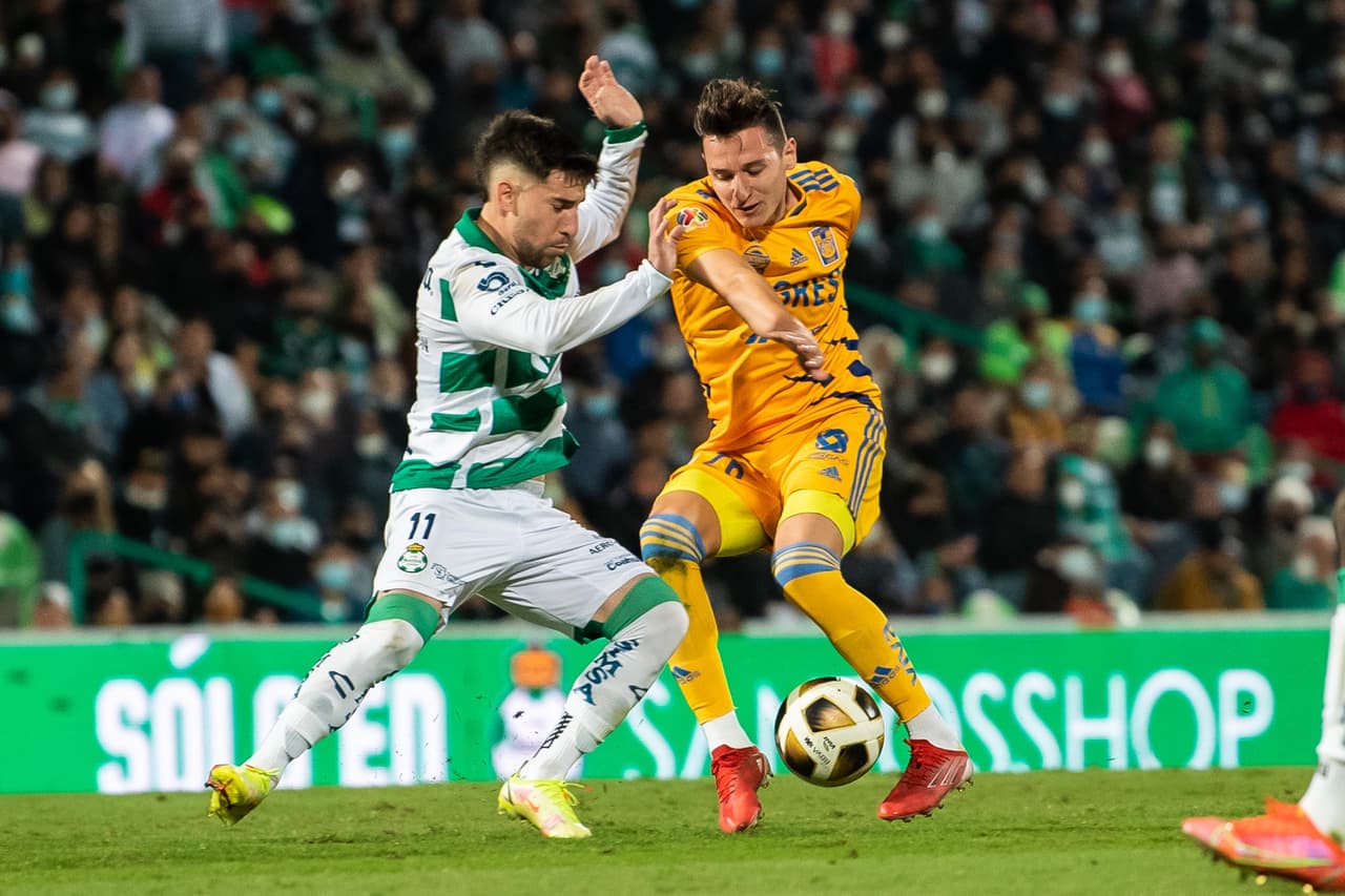Diego Valdés y el 'Mudo' Aguirre son los hombres de la noche y le dan la victoria 2-1 a Santos sobre Tigres.