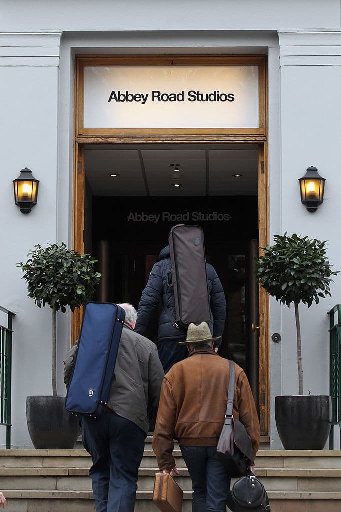 Así como gemas como la máquina de cinta BTR3 y el recientemente adquirido Mellotron.