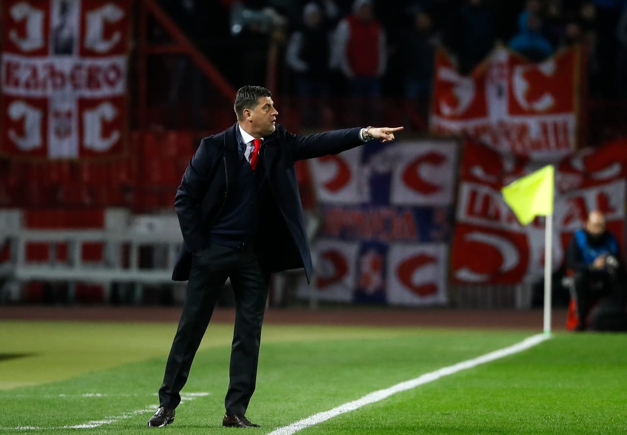 Vladan Milojevic. Estuvo al frente de Cukaricki en Serbia y conquistó una Copa. Ocupa el banquillo del Estrella Roja de Belgrado; es bicampeón de la Superliga de Serbia.