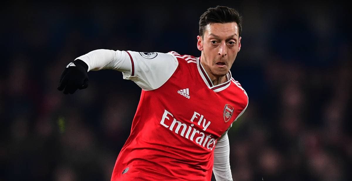 Mesut Özil llegó a Turquía para firmar con el Fenerbahçe