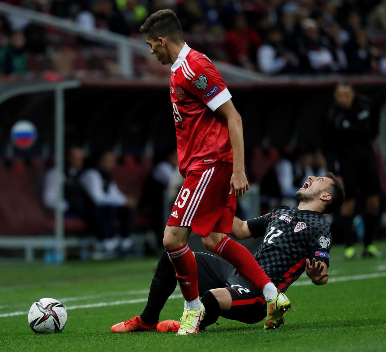 Rusia y Croacia no se hacen daño durante el partido eliminatorio rumbo al Mundial de Catar 2022. Aunque hubo empate a ceros, ambos equipos siguen en la cima del grupo H con siete puntos cada uno; Eslovaquia se encuentra cerca.