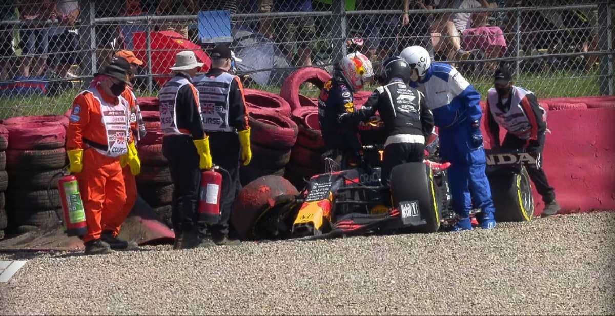 Verstappen choca por toque de Hamilton y queda fuera