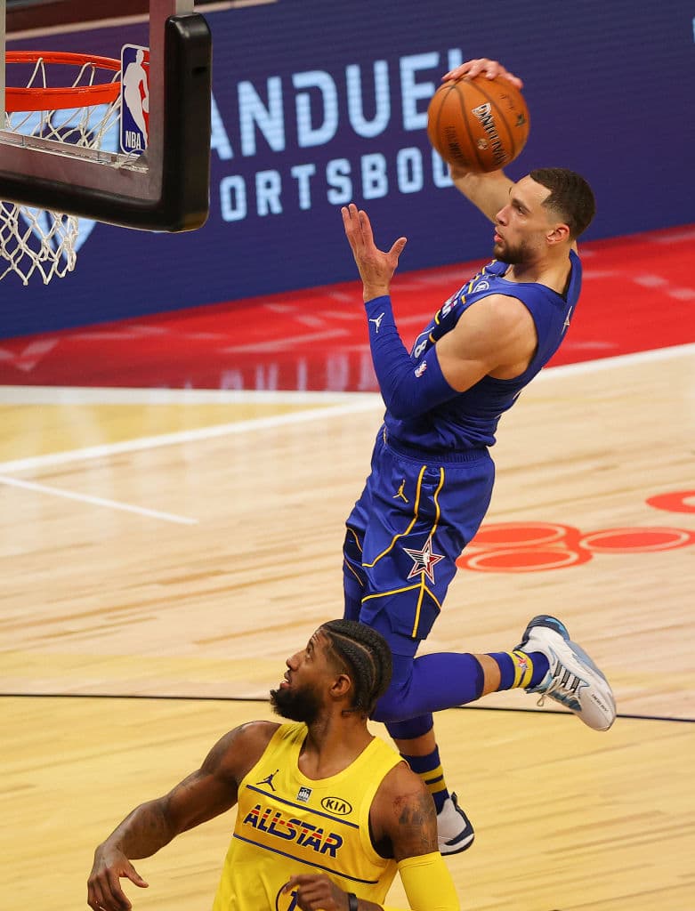 Giannis Antetokounmpo y Damien Lillard llevan al Team LeBron de la mano para vencer 170-150 a los del Team Durant.