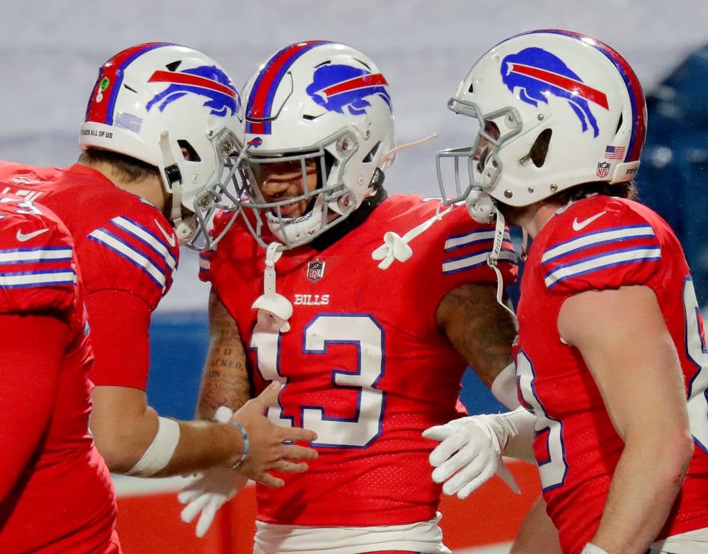 Steffon Diggs brilla con una anotación y 130 yardas por aire en la victoria 15-26 de los Bills sobre los Steelers.