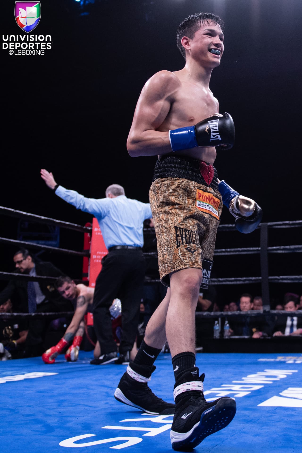 En la velada coestelar, el invicto Brandon Figueroa acabó con Moisés 'Chucky' Flores en tres asaltos para seguir avanzando en la clasificación y poder contender por un título mundial en un futuro cercano.