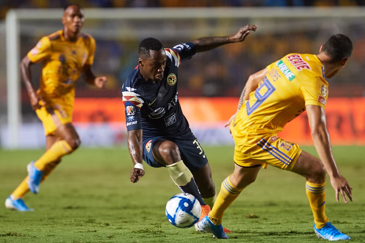 América comenzó con ligero dominio tras tener más tiempo la posesión del balón.