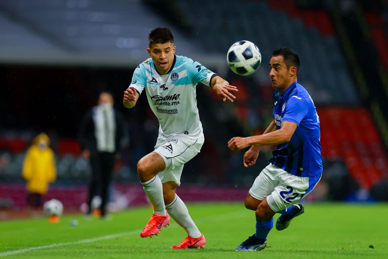 Mazatlán impuso su futbol para llevarse los tres puntos de casa de Cruz Azul que inició mal su reinado.