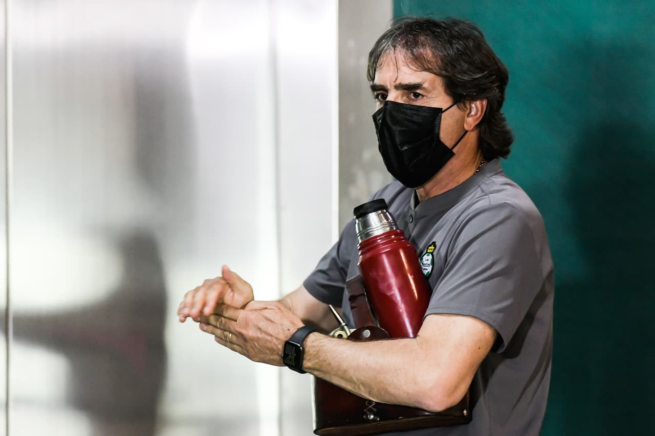 Guillermo Almada hace limpia en Pachuca y va por 3 refuerzos