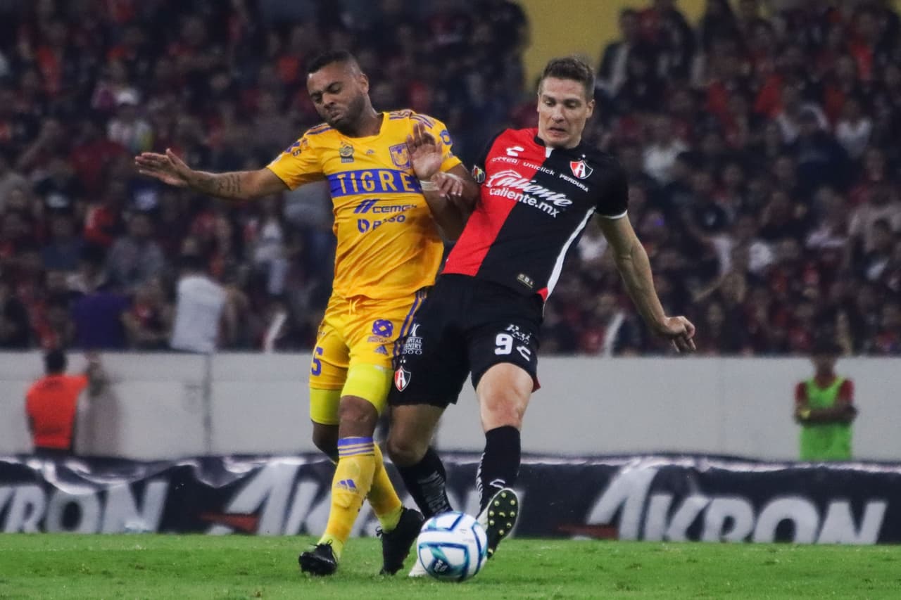Tigres se llevó una apretada victoria ante Atlas en la Jornada 8 del Clausura 2023 con gol solitario de Nicolás Ibáñez al final del primer tiempo. Los rojinegros nunca se encontraron en el partido pese a que Sebastián Córdova falló un penal al 72. Con la victoria, Tigres llegó a 18 puntos para quedarse en la segunda posición mientras que Atlas suma 6 partidos sin ganar.
