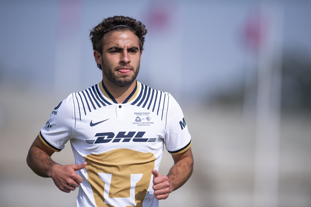 Alek Álvarez, joven canterano de Pumas que suma su segunda titularidad con el equipo