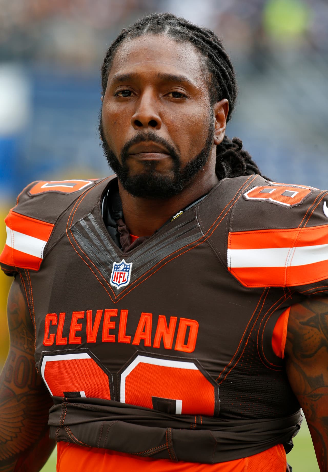 ... Como resultado, se han visto forzados a cargar con un jugador que preferirían cortes. Sano la mayoría de las semanas, Bowe ha sumado una sola recepción en los 10 juegos de los Browns en esta campaña. La única parte positiva, es que "solo" $2.85 millones de dólares de su salario para el 2016 salary son garantizados.