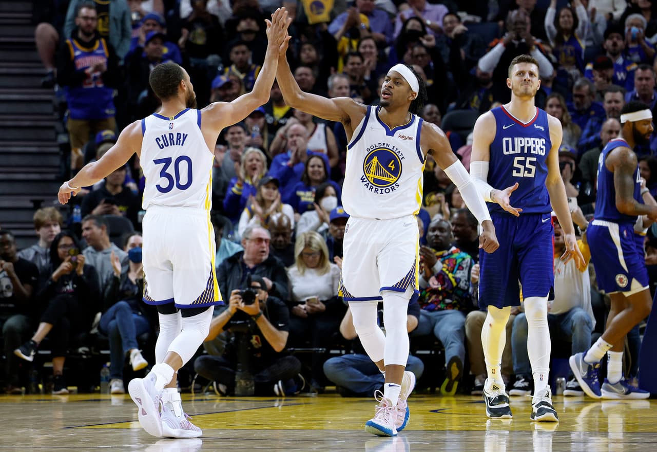 Warriors se reponen; Irving ilumina a Nets con 50 puntos