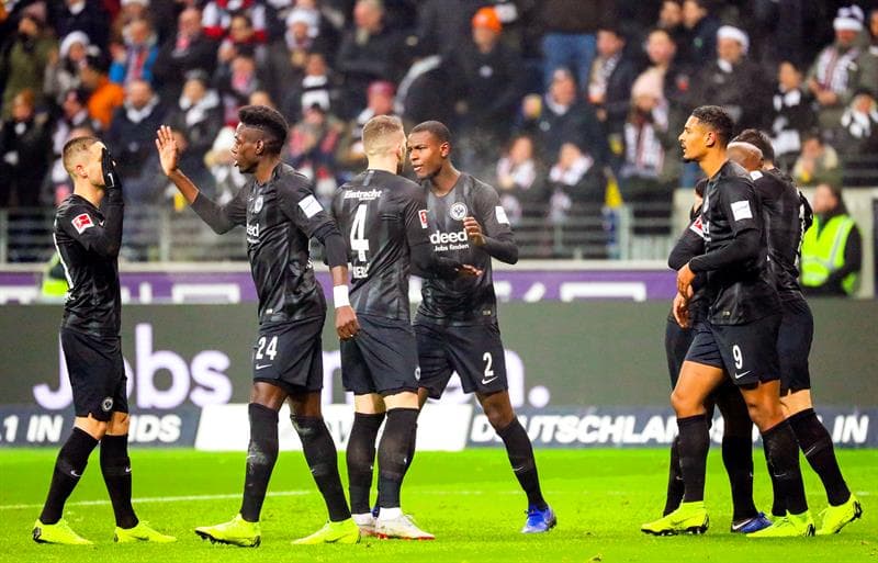 Aún así, Eintracht Frankfurt contuvo esa embestida y se quedó con la victoria 2-1 contra Bayer Leverkusen en la Jornada 15 de la Bundesliga, que lo mantuvo en el quinto lugar.