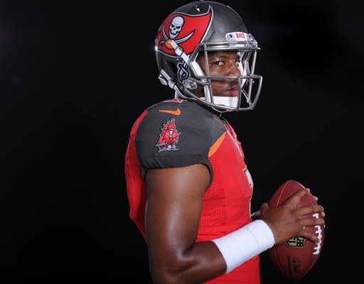 Las mejores tomas del novato egresado de Florida State y que fuera elegido N°1 global el pasado Draft por los Buccaneers (AP-NFL).