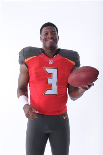 Las mejores tomas del novato egresado de Florida State y que fuera elegido N°1 global el pasado Draft por los Buccaneers (AP-NFL).