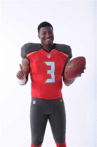 Las mejores tomas del novato egresado de Florida State y que fuera elegido N°1 global el pasado Draft por los Buccaneers (AP-NFL).