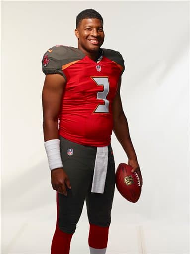 Las mejores tomas del novato egresado de Florida State y que fuera elegido N°1 global el pasado Draft por los Buccaneers (AP-NFL).