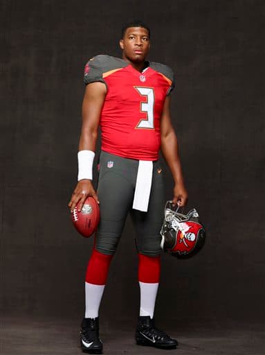 Las mejores tomas del novato egresado de Florida State y que fuera elegido N°1 global el pasado Draft por los Buccaneers (AP-NFL).