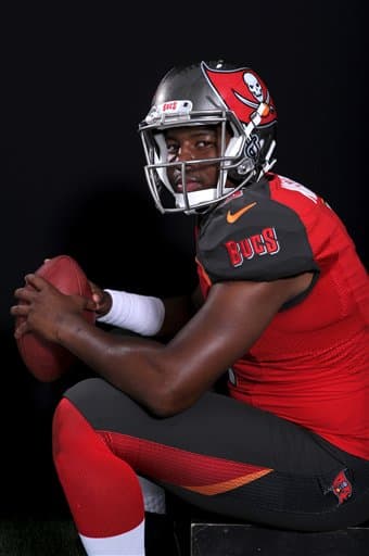 Las mejores tomas del novato egresado de Florida State y que fuera elegido N°1 global el pasado Draft por los Buccaneers (AP-NFL).