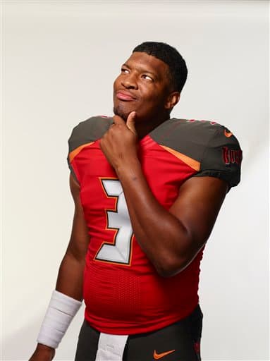 Las mejores tomas del novato egresado de Florida State y que fuera elegido N°1 global el pasado Draft por los Buccaneers (AP-NFL).