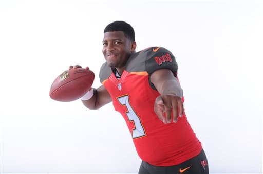 Las mejores tomas del novato egresado de Florida State y que fuera elegido N°1 global el pasado Draft por los Buccaneers (AP-NFL).