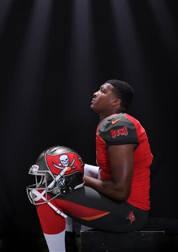Las mejores tomas del novato egresado de Florida State y que fuera elegido N°1 global el pasado Draft por los Buccaneers (AP-NFL).
