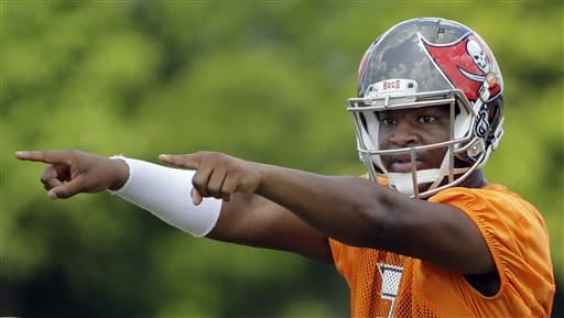 Las mejores tomas del novato egresado de Florida State y que fuera elegido N°1 global el pasado Draft por los Buccaneers (AP-NFL).