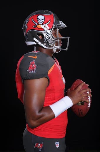 Las mejores tomas del novato egresado de Florida State y que fuera elegido N°1 global el pasado Draft por los Buccaneers (AP-NFL).