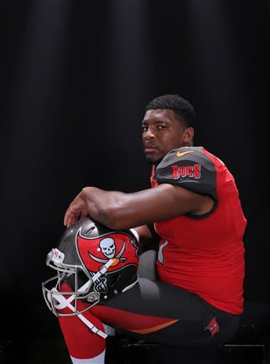 Las mejores tomas del novato egresado de Florida State y que fuera elegido N°1 global el pasado Draft por los Buccaneers (AP-NFL).