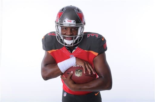 Las mejores tomas del novato egresado de Florida State y que fuera elegido N°1 global el pasado Draft por los Buccaneers (AP-NFL).