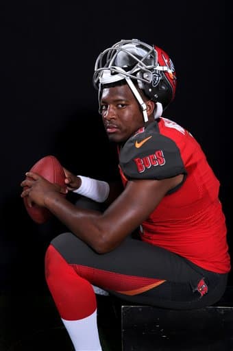 Las mejores tomas del novato egresado de Florida State y que fuera elegido N°1 global el pasado Draft por los Buccaneers (AP-NFL).