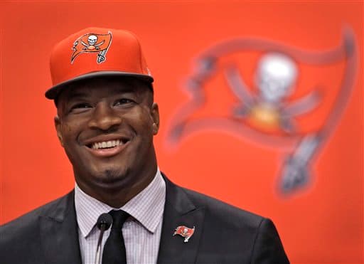 Las mejores tomas del novato egresado de Florida State y que fuera elegido N°1 global el pasado Draft por los Buccaneers (AP-NFL).