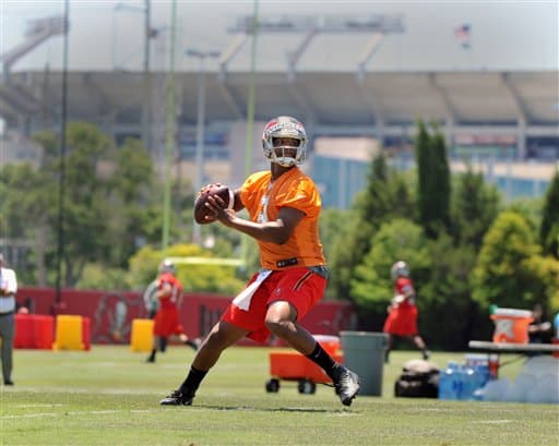 Las mejores tomas del novato egresado de Florida State y que fuera elegido N°1 global el pasado Draft por los Buccaneers (AP-NFL).