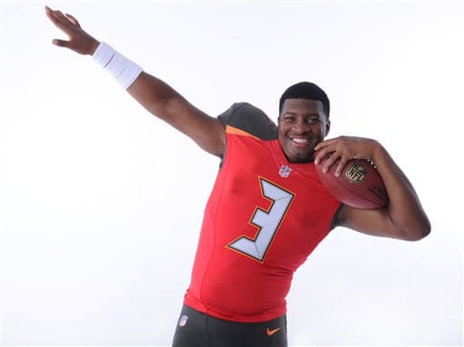 Las mejores tomas del novato egresado de Florida State y que fuera elegido N°1 global el pasado Draft por los Buccaneers (AP-NFL).