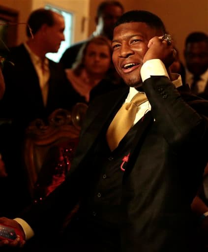 Las mejores tomas del novato egresado de Florida State y que fuera elegido N°1 global el pasado Draft por los Buccaneers (AP-NFL).