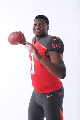 Las mejores tomas del novato egresado de Florida State y que fuera elegido N°1 global el pasado Draft por los Buccaneers (AP-NFL).