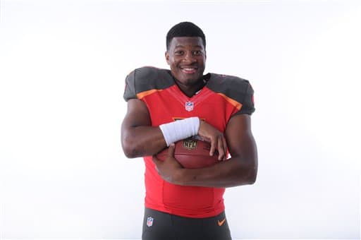 Las mejores tomas del novato egresado de Florida State y que fuera elegido N°1 global el pasado Draft por los Buccaneers (AP-NFL).