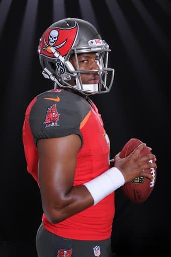 Las mejores tomas del novato egresado de Florida State y que fuera elegido N°1 global el pasado Draft por los Buccaneers (AP-NFL).