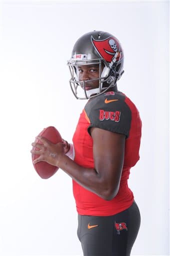 Las mejores tomas del novato egresado de Florida State y que fuera elegido N°1 global el pasado Draft por los Buccaneers (AP-NFL).