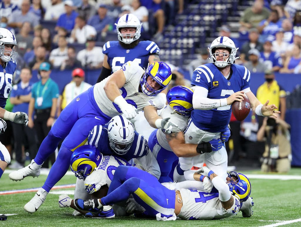 Los Angeles Rams consiguen una sufrida victoria sobre Indianapolis Colts 27-24 durante la segunda fecha de la NFL. El mariscal de campo de los Colts, Carson Wentz, salió lesionado.