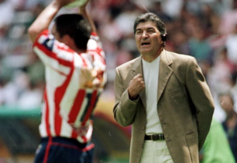 También lo consiguió Alberto Guerra entre 1984 y 1996 con un récord de 39 triunfos, 35 empates y 26 derrotas.