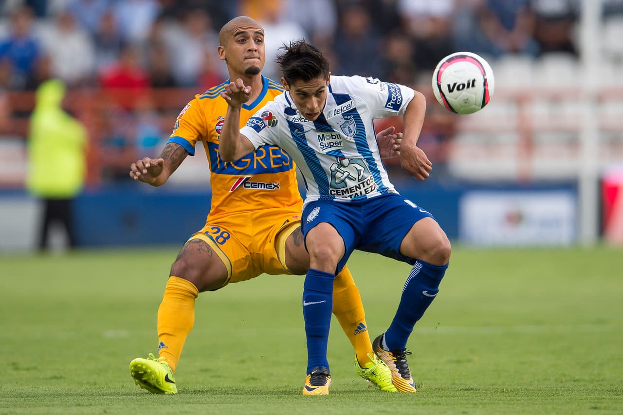 Tigres no tuvo manera de reaccionar y es más, físicamente, se le notó agobiado en la defensa y poco dinámico en la ofensiva y Pachuca intentó aprovecharlo con sus veloces jóvenes como Roberto de la Rosa.