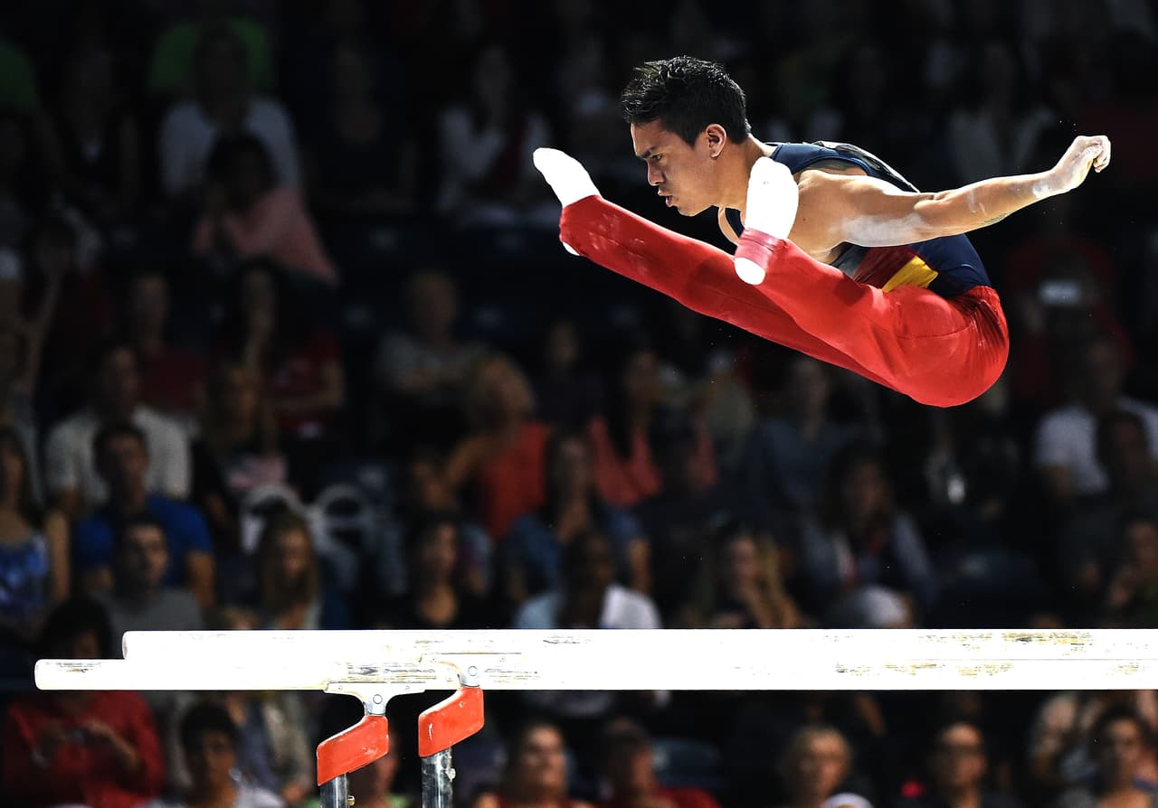 El miércoles, Calvo se impuso en las finales de barras paralelas y barra horizontal, sumando esos títulos al que consiguió en la víspera en caballo con arzones.